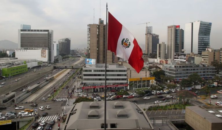 La economía peruana registra un crecimiento del 4,52 % en los últimos meses