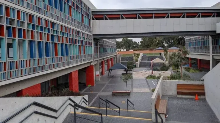 Colegio Roosevelt es multado con más de S/ 141,000 por exponer a alumnos a "material bibliográfico inadecuado": ¿Qué pasó?