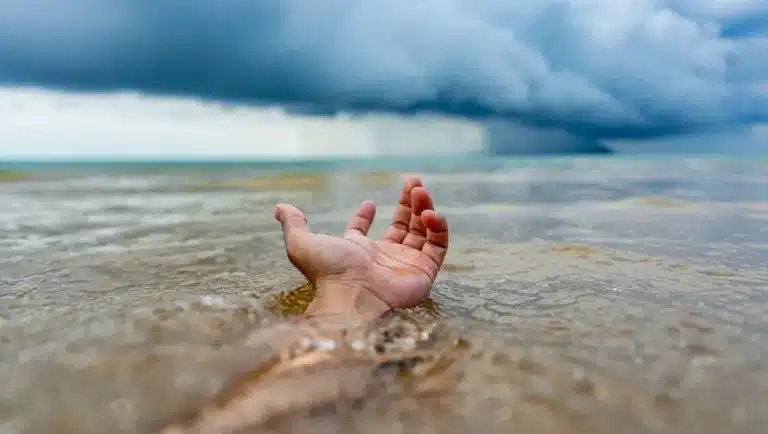 Alerta en Florida: primera muerte de 2026 por bacteria carnívora marina